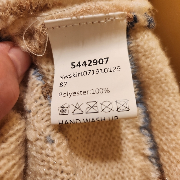 SHEIN one size knit stripped long skirt - Picture 4 of 4